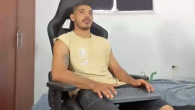 Snapshot of joris_vo chatting on December 2024 03:28:02 PM joris vo online show from December 2024 03:28:02 PM