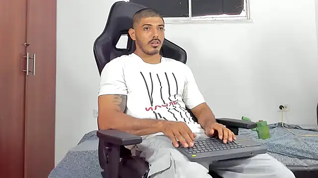 Snapshot of joris_vo chatting on December 2024 03:15:01 PM joris vo online show from December 2024 03:15:01 PM