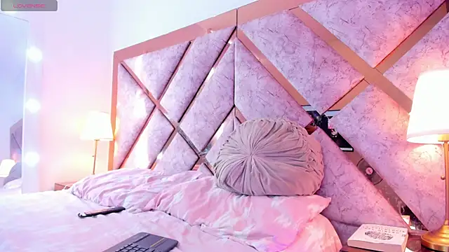 Jennalove  online show from April 2026 10:06:02 PM