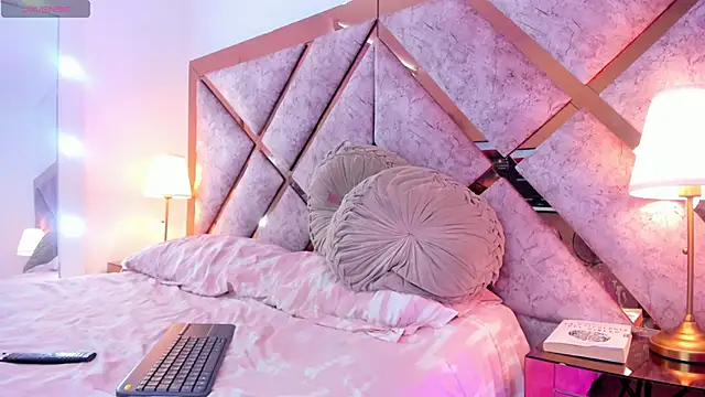 Jennalove  online show from April 2026 10:00:01 PM