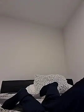 suarez1235 online show from December 2025 09:27:01 PM