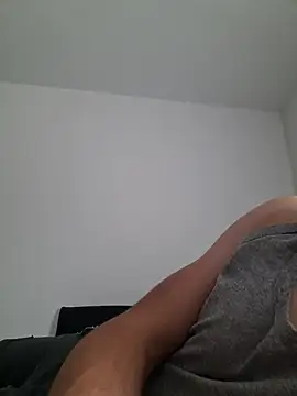 suarez1235 online show from November 2025 09:35:02 AM