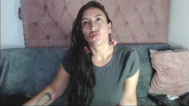 Snapshot of missbella1 chatting on October 2025 09:37:02 PM missbella1 online show from October 2025 09:37:02 PM