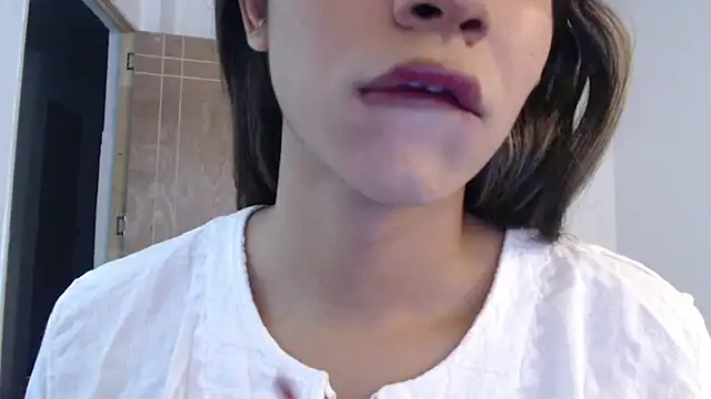 Snapshot of Moon_Foxxy chatting on June 2026 09:57:02 PM Moon Foxxy online show from June 2026 09:57:02 PM