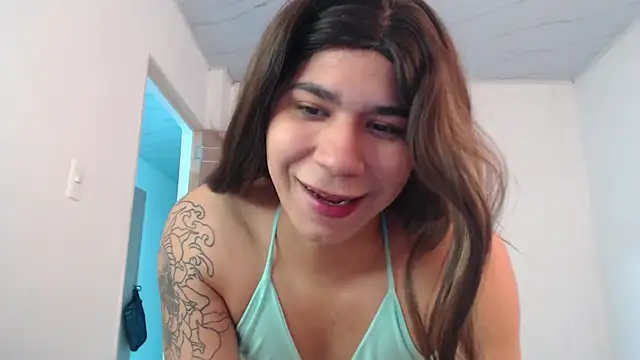 Snapshot of Moon_Foxxy chatting on June 2026 11:17:02 PM Moon Foxxy online show from June 2026 11:17:02 PM