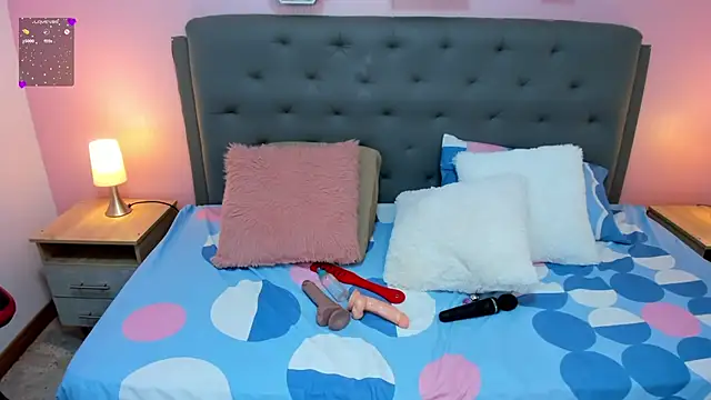 julieth love  online show from December 2025 02:16:02 PM