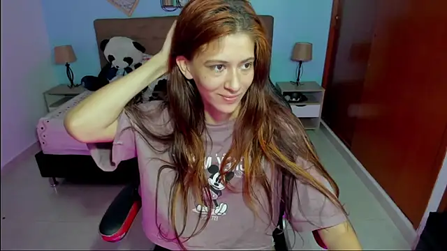 julieth love  online show from November 2025 03:33:02 PM