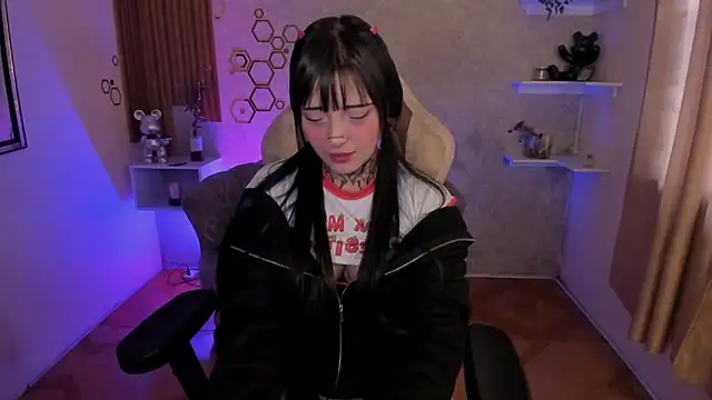 mia catt05 online show from November 2025 04:43:02 PM