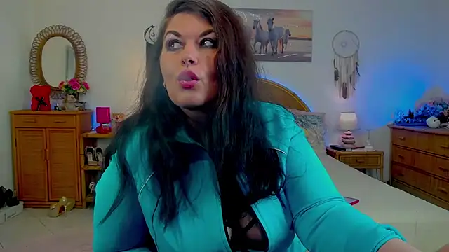 Snapshot of EllenGrace chatting on May 2026 08:33:02 AM EllenGrace online show from May 2026 08:33:02 AM