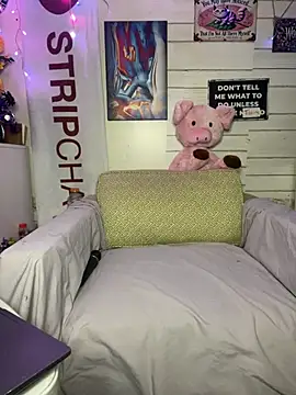 TrenaAnne online show from April 2026 09:08:02 PM