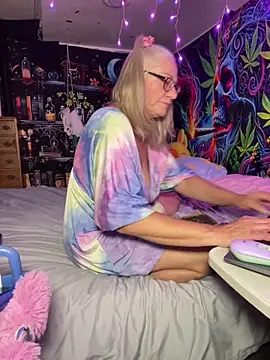 Snapshot of TrenaAnne chatting on May 2026 02:47:01 PM TrenaAnne online show from May 2026 02:47:01 PM