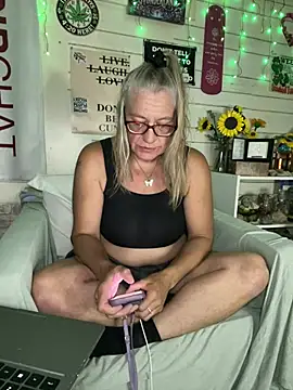 Snapshot of TrenaAnne chatting on May 2026 02:34:02 PM TrenaAnne online show from May 2026 02:34:02 PM