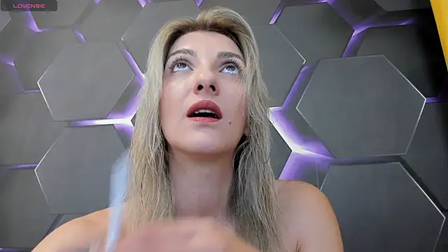 RileyLanna online show from September 2025 02:45:01 AM