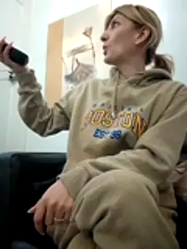 RileyLanna online show from November 2025 03:43:02 AM