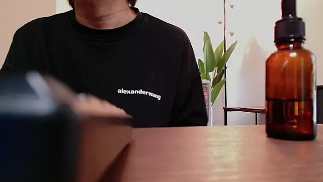 Snapshot of POCARI_SWEAT chatting on April 2026 12:50:01 AM POCARI SWEAT online show from April 2026 12:50:01 AM