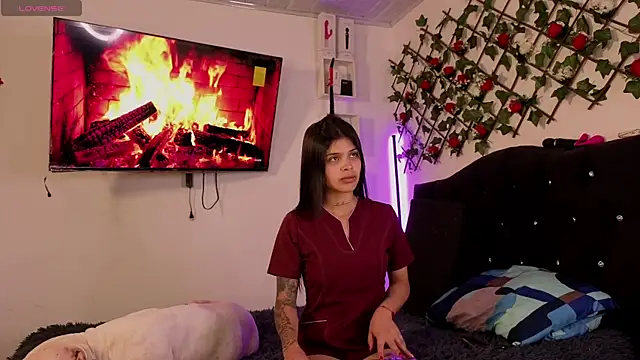 Alaia Asuka online show from October 2025 12:34:01 AM