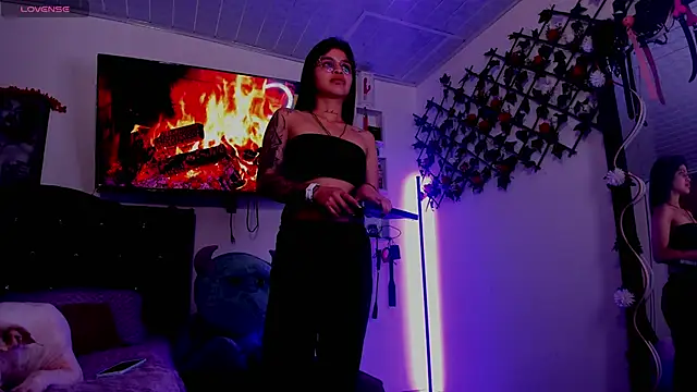 Alaia Asuka online show from September 2025 12:40:02 AM