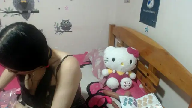 Snapshot of montthbluee chatting on November 2025 01:06:01 AM montthbluee online show from November 2025 01:06:01 AM