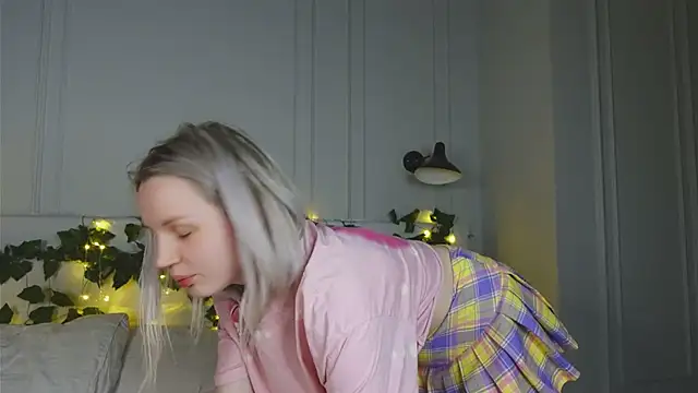 Beatrica Klein online show from March 2025 05:20:01 PM