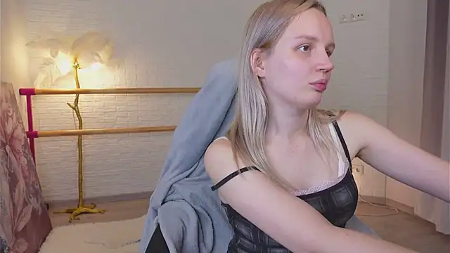 Beatrica Klein online show from September 2025 03:08:02 PM