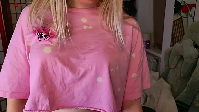 Snapshot of Beatrica_Klein chatting on November 2025 02:11:01 PM Beatrica Klein online show from November 2025 02:11:01 PM