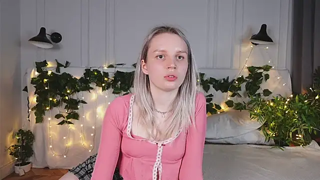Beatrica Klein online show from March 2025 03:40:01 PM