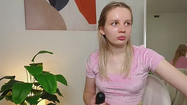 Snapshot of Beatrica_Klein chatting on October 2025 01:55:02 PM Beatrica Klein online show from October 2025 01:55:02 PM