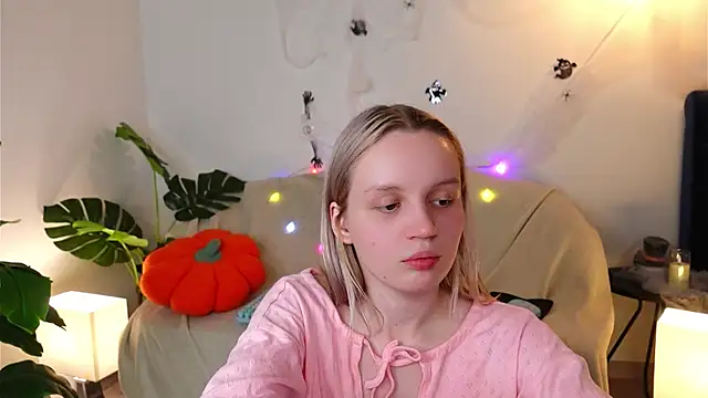 Beatrica Klein online show from October 2025 03:58:01 PM