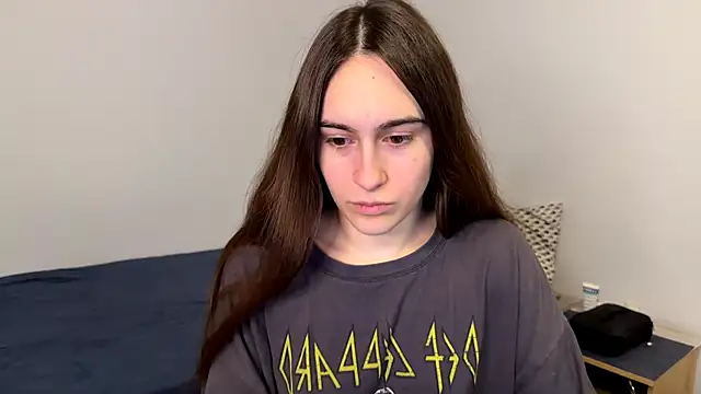 Snapshot of AliceKolltt chatting on April 2026 09:21:01 PM AliceKolltt online show from April 2026 09:21:01 PM
