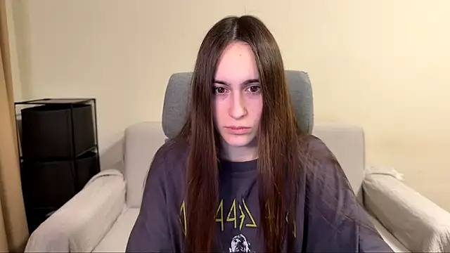 AliceKolltt online show from April 2026 08:21:01 PM