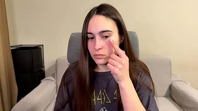 AliceKolltt online show from April 2026 08:10:02 PM