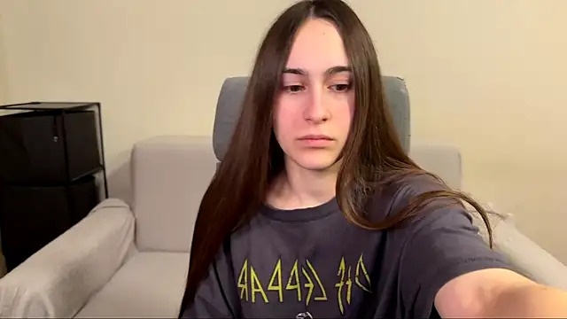 AliceKolltt online show from April 2026 07:07:01 PM