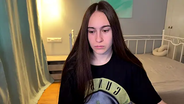 Snapshot of AliceKolltt chatting on June 2026 12:43:01 PM AliceKolltt online show from June 2026 12:43:01 PM