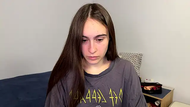 Snapshot of AliceKolltt chatting on May 2026 07:29:01 PM AliceKolltt online show from May 2026 07:29:01 PM