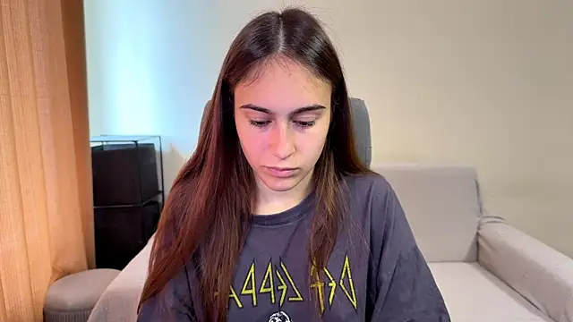 AliceKolltt online show from October 2025 10:17:02 AM
