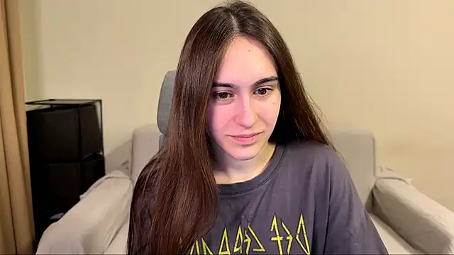 AliceKolltt online show from April 2026 09:00:02 PM