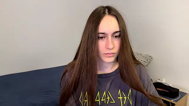 Snapshot of AliceKolltt chatting on April 2026 08:37:01 PM AliceKolltt online show from April 2026 08:37:01 PM