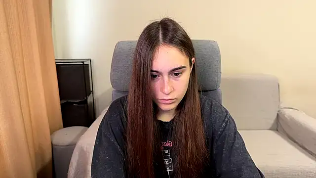 AliceKolltt online show from October 2025 09:32:02 AM