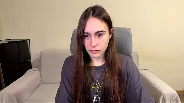 AliceKolltt online show from April 2026 09:43:02 PM