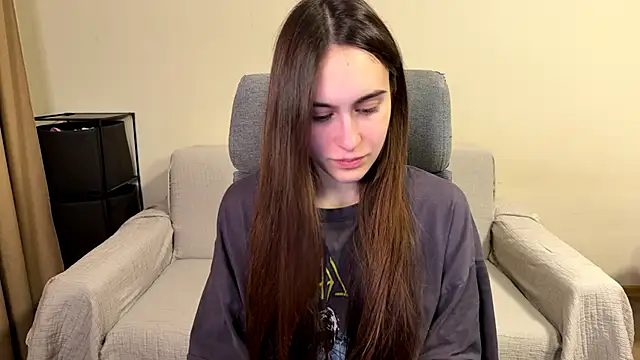 AliceKolltt online show from April 2026 08:32:02 PM