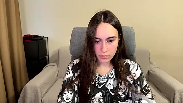 Snapshot of AliceKolltt chatting on May 2026 06:02:02 PM AliceKolltt online show from May 2026 06:02:02 PM