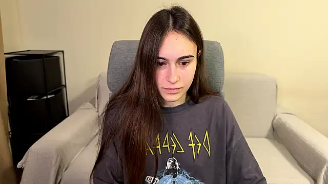 AliceKolltt online show from February 2026 07:04:02 PM