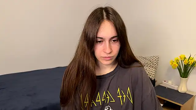 Snapshot of AliceKolltt chatting on April 2026 08:50:01 PM AliceKolltt online show from April 2026 08:50:01 PM
