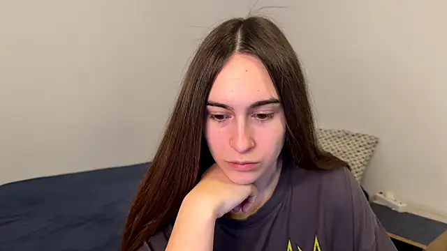 Snapshot of AliceKolltt chatting on May 2026 09:31:01 PM AliceKolltt online show from May 2026 09:31:01 PM