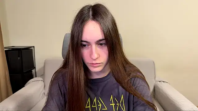 AliceKolltt online show from April 2026 07:40:02 PM