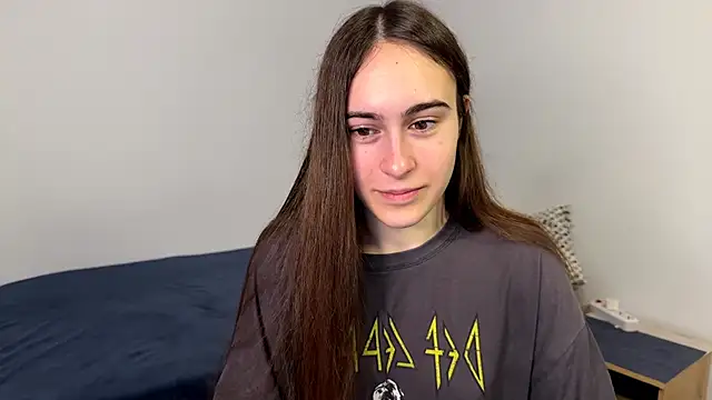 Snapshot of AliceKolltt chatting on May 2026 12:05:02 AM AliceKolltt online show from May 2026 12:05:02 AM