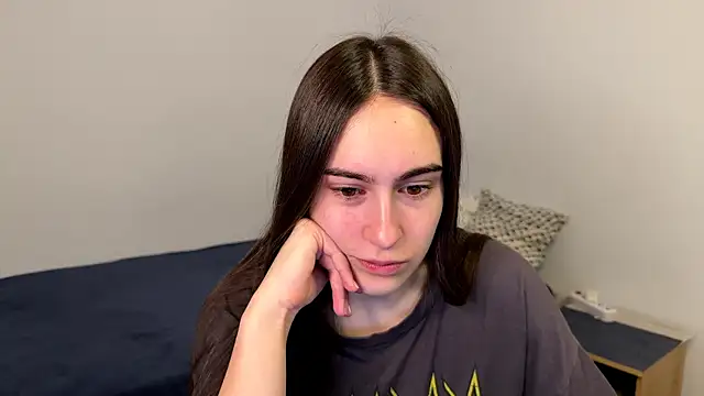 Snapshot of AliceKolltt chatting on May 2026 01:42:02 AM AliceKolltt online show from May 2026 01:42:02 AM