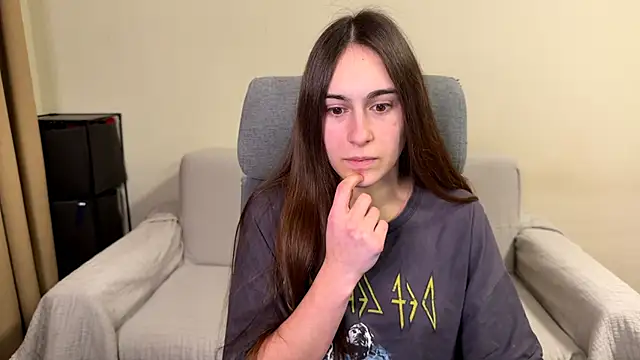 AliceKolltt online show from March 2026 08:33:01 PM