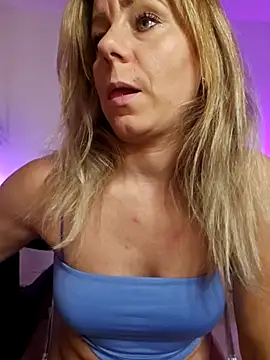 Snapshot of angela_88 chatting on November 2025 01:44:02 PM angela 88 online show from November 2025 01:44:02 PM