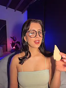 EmaSaenz online show from October 2025 10:07:01 PM